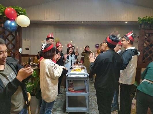 “與國同慶，逐夢朝陽” ——生物技術(shù)研究院員工生日會